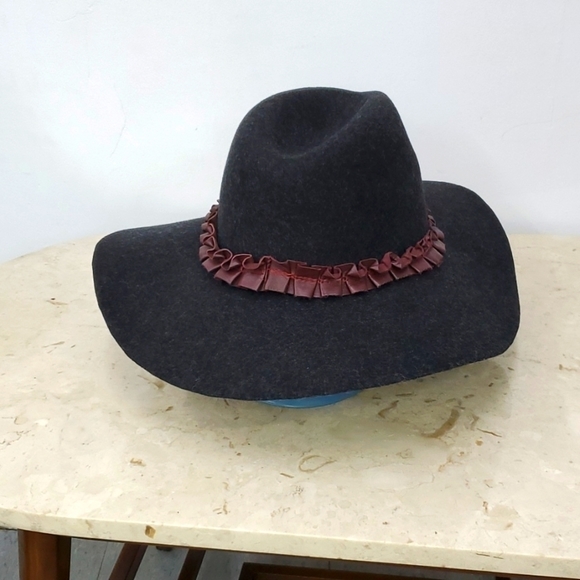 NEW Echo Desing Hats 100% wool in Black ajustable - Picture 1 of 8